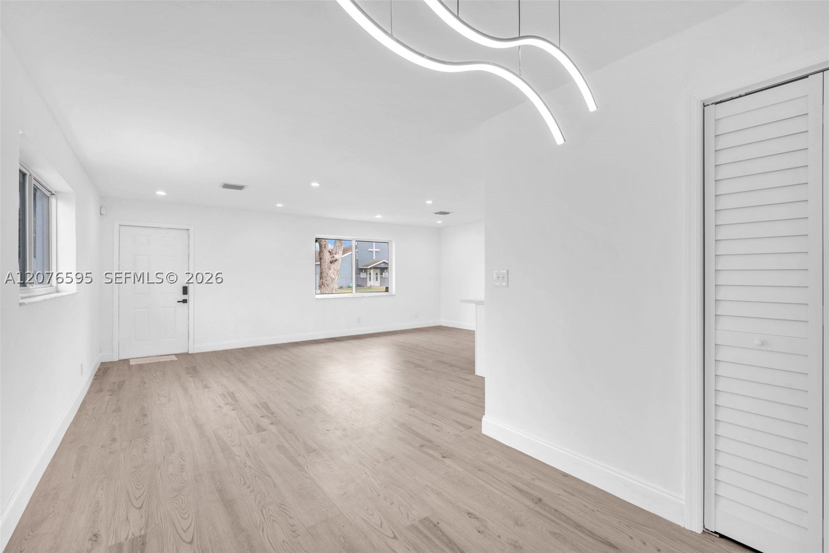 2572 NW 20th St
