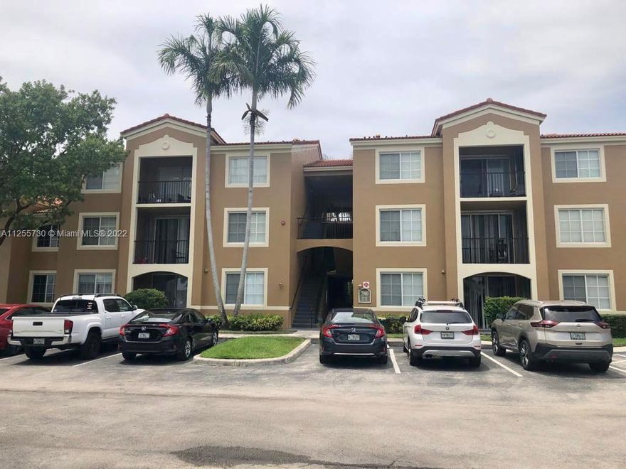 Don't miss this opportunity to live in this one bedroom corner unit. Relaxing view from the balcony. Private entrance. Laminated floor. Freshly painted. Washer and dryer in the unit. Club house, gym, Community pool, tennis court. Water included in rent.