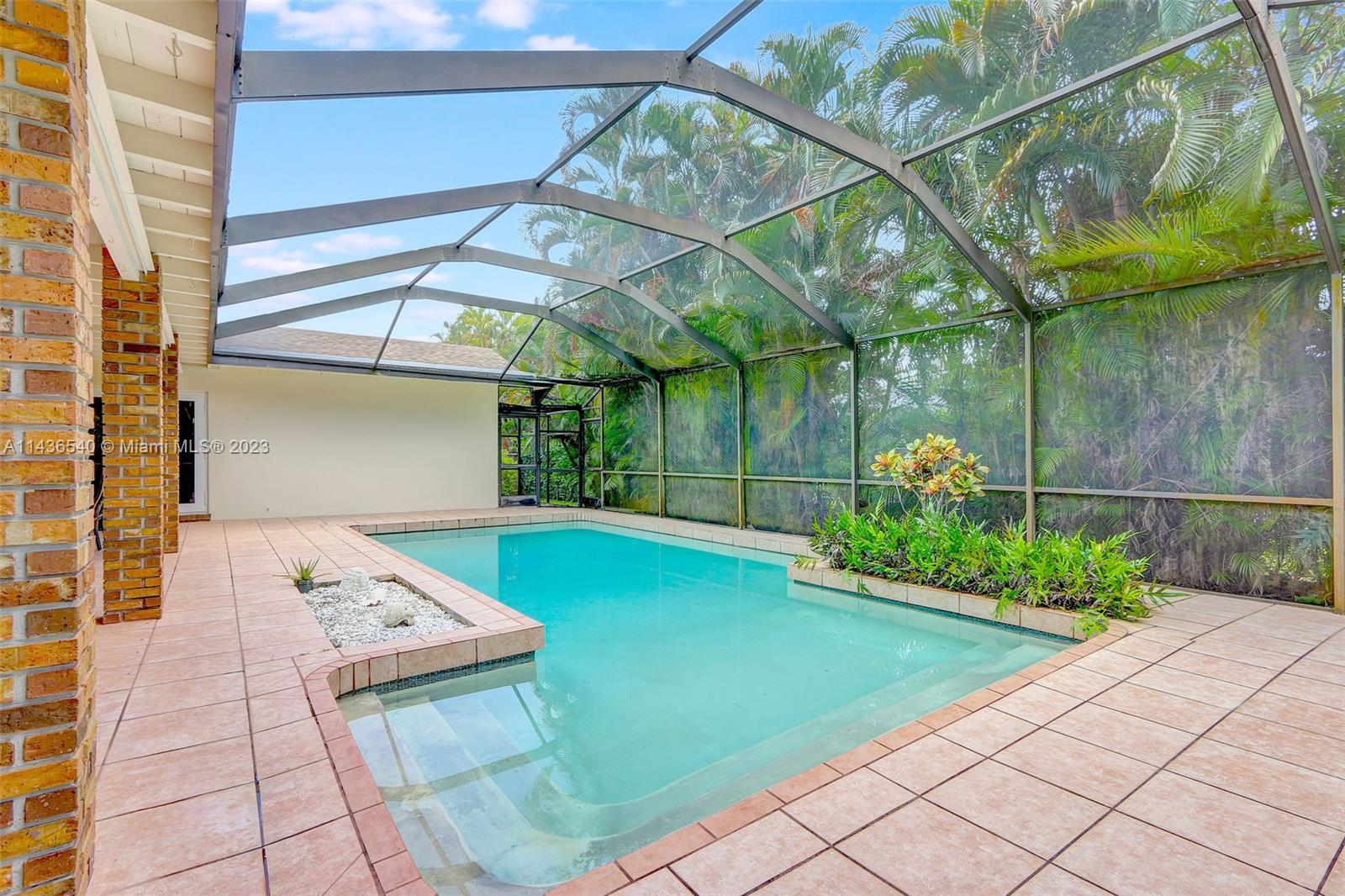 CHARLOTTE ESTATES - Residential