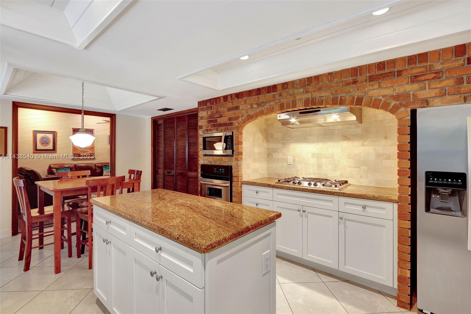 CHARLOTTE ESTATES - Residential