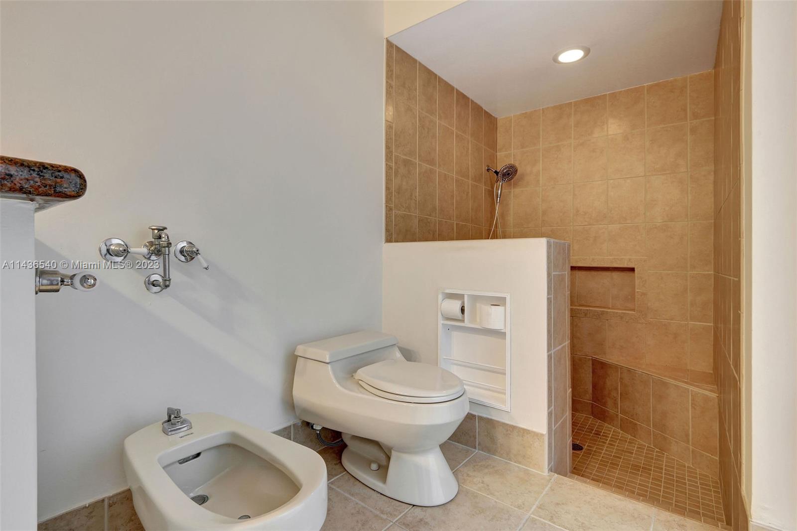 CHARLOTTE ESTATES - Residential