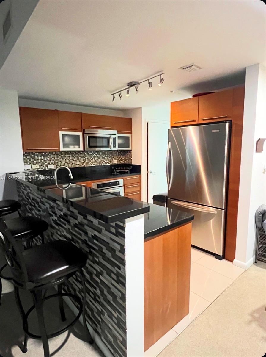 VIZCAYNE SOUTH CONDO - Residential