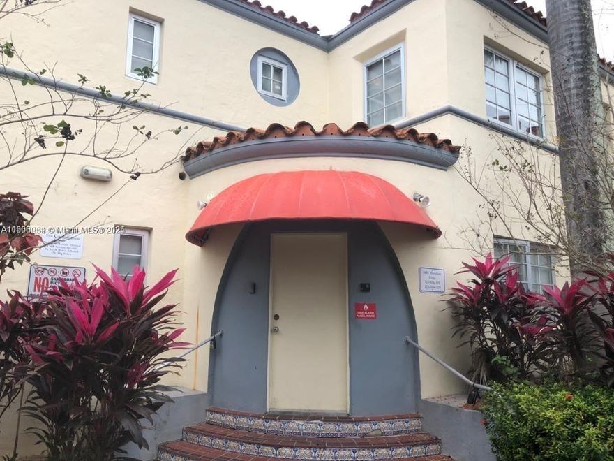 Located in the Flamingo Park area, Cozy and  bright unit, 1/1, kitchen and Bathroom remodeled, central AC unit. Tenant occupied.