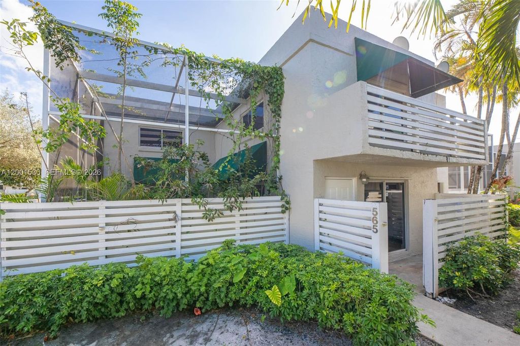 Photo of 565 NW 97th Ave #565, Plantation, FL 33324 (MLS # A12001530)