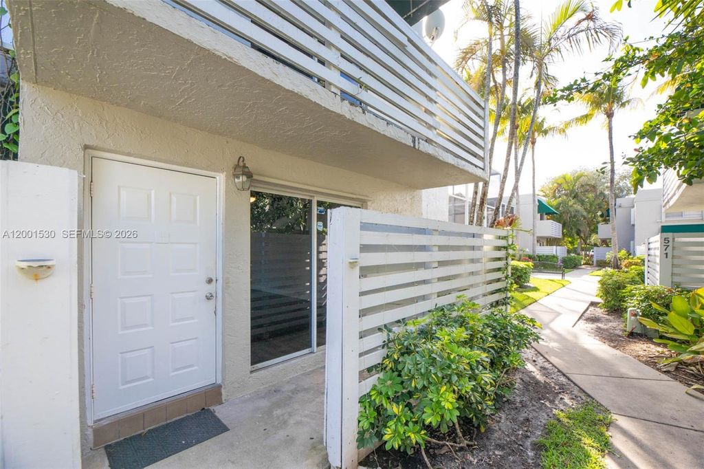 Photo of 565 NW 97th Ave #565, Plantation, FL 33324 (MLS # A12001530)