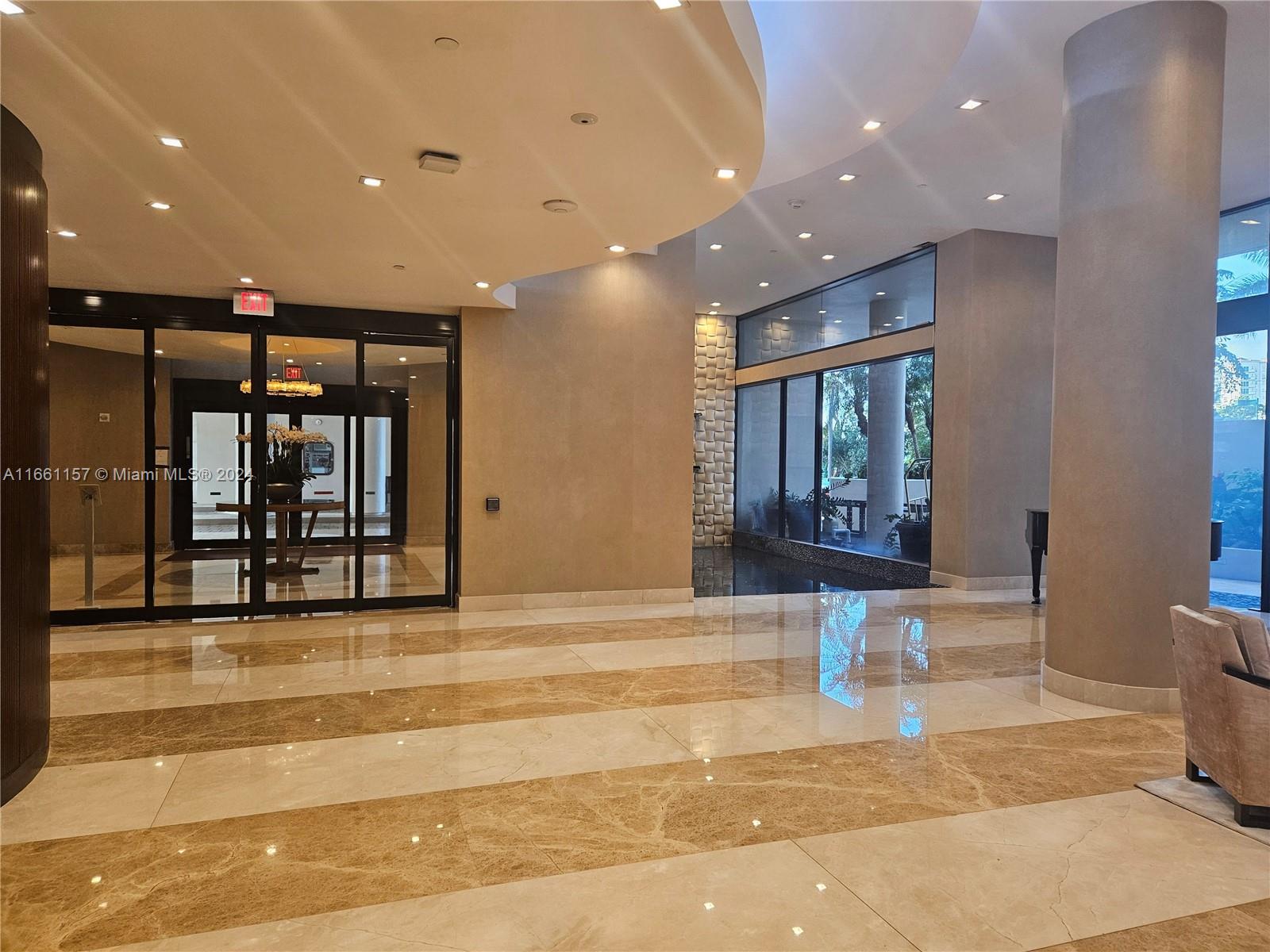 Excellent distribution. All the windows in the apartment have been changed. This apartment is in prestigious Tunrberry Isle. It has 2 bedrooms, 2 full bathrooms, with a view of the marina. The balcony goes to all areas of the apartment. The pool is on the same floor.