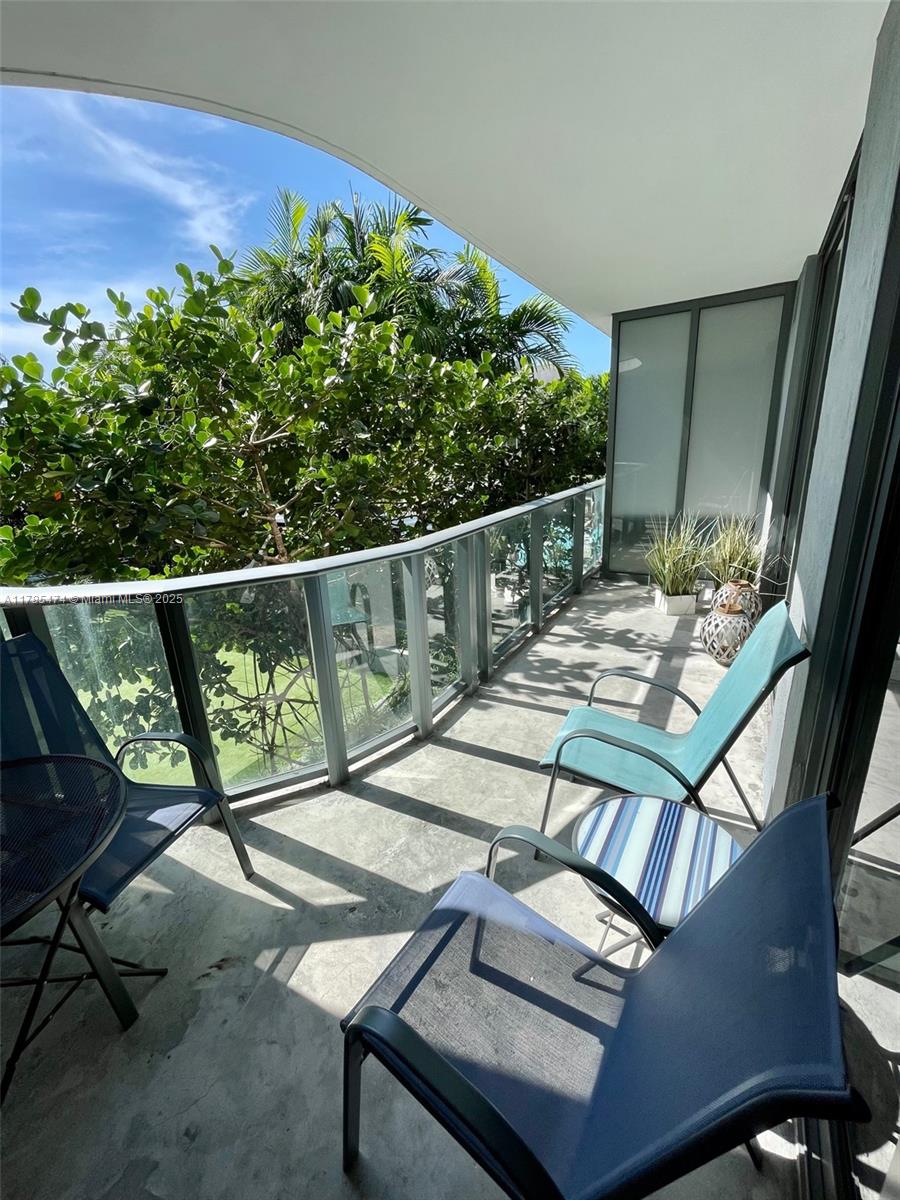 121 NE 34th St 814