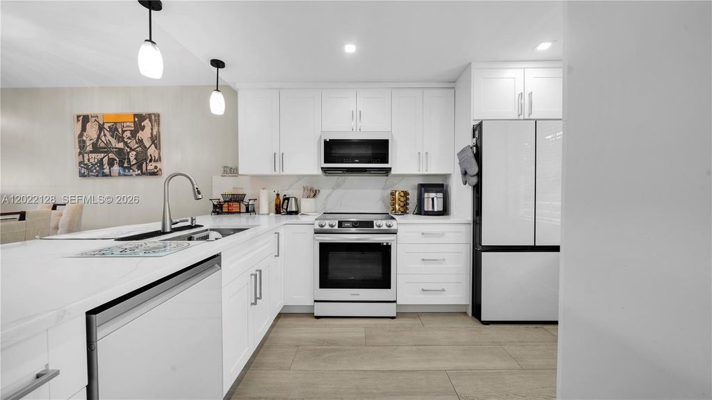 Photo of 605 Oaks Dr #502, Pompano Beach, FL 33069 (MLS # A12022128)