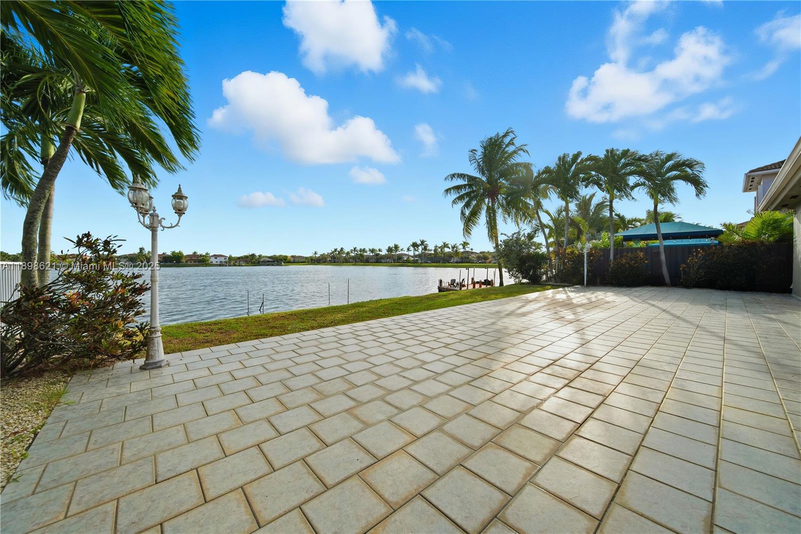 TWIN LAKE SHORES EAST - Residential