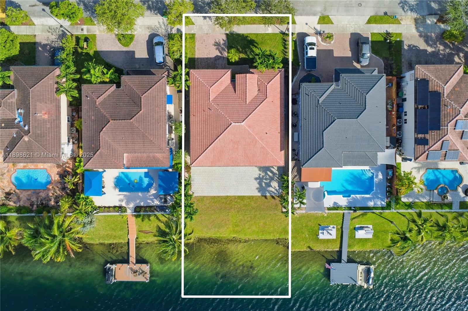 TWIN LAKE SHORES EAST - Residential