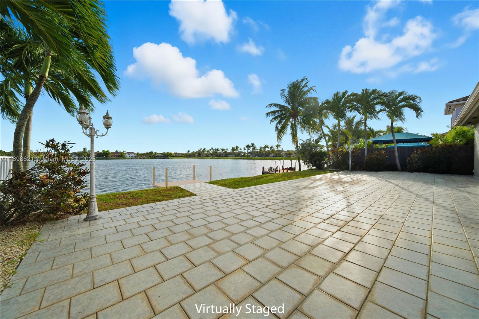 TWIN LAKE SHORES EAST - Residential