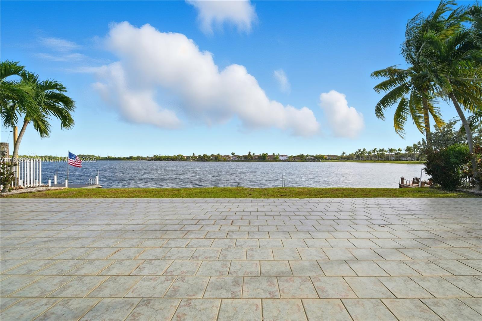 TWIN LAKE SHORES EAST - Residential