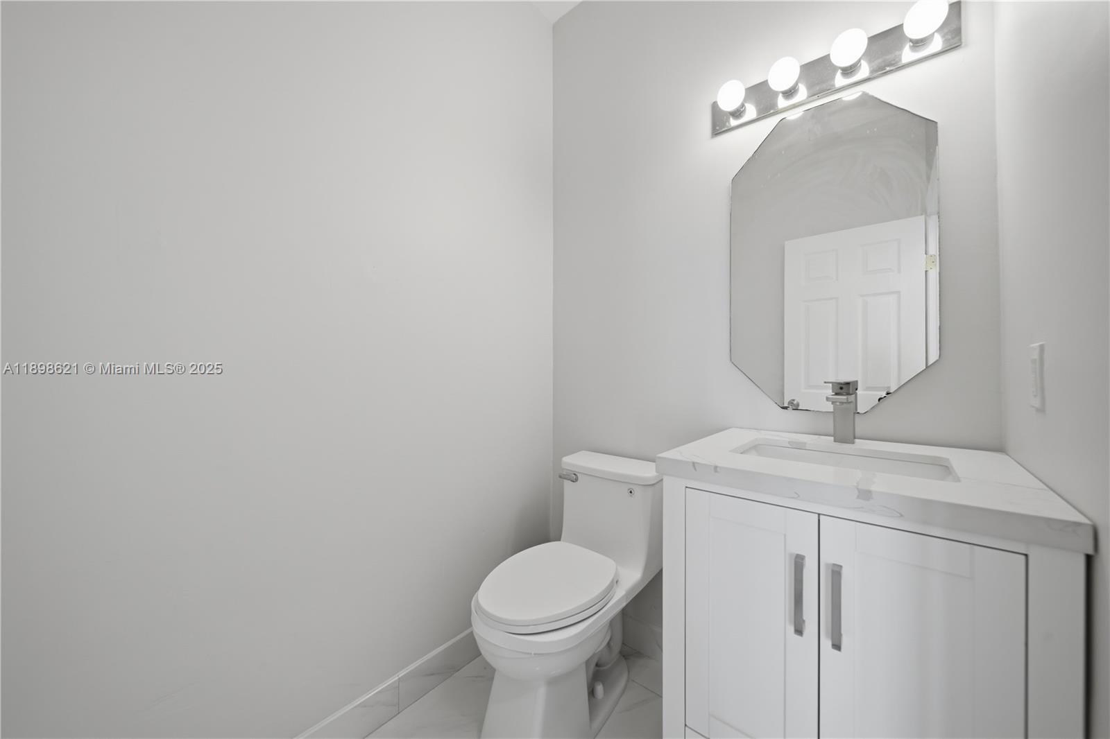 TWIN LAKE SHORES EAST - Residential