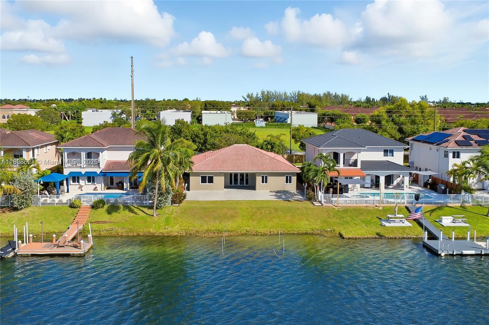TWIN LAKE SHORES EAST - Residential