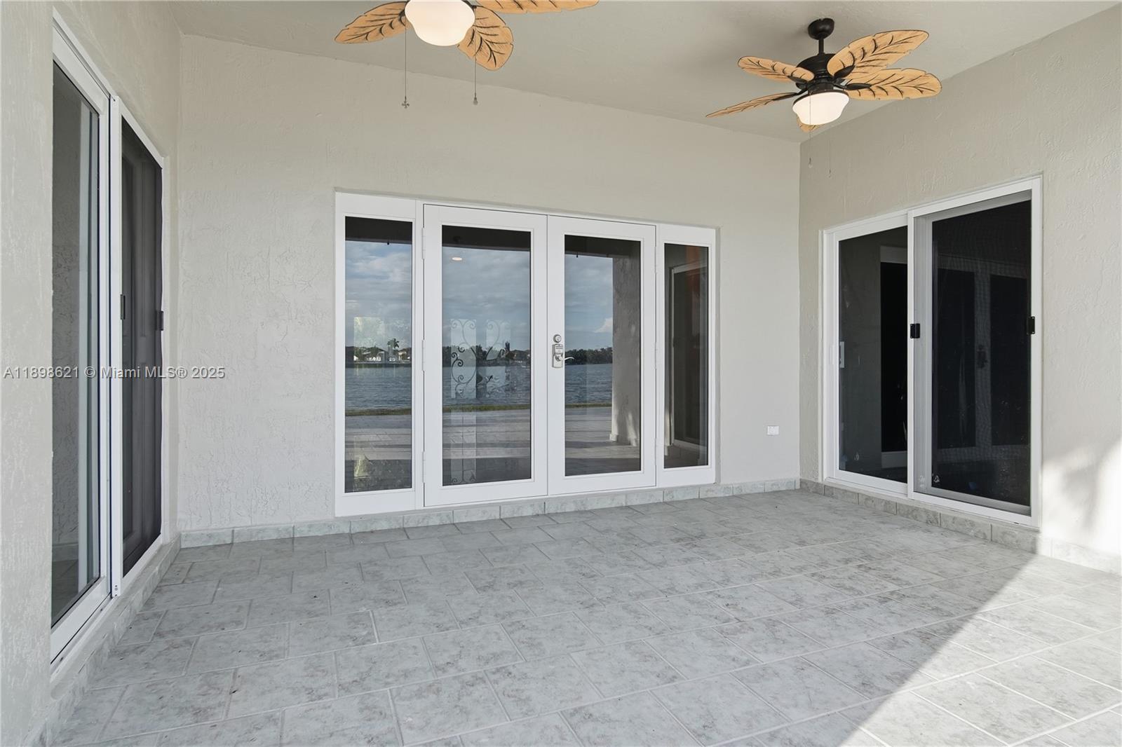 TWIN LAKE SHORES EAST - Residential