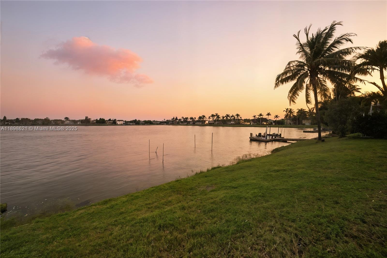 TWIN LAKE SHORES EAST - Residential