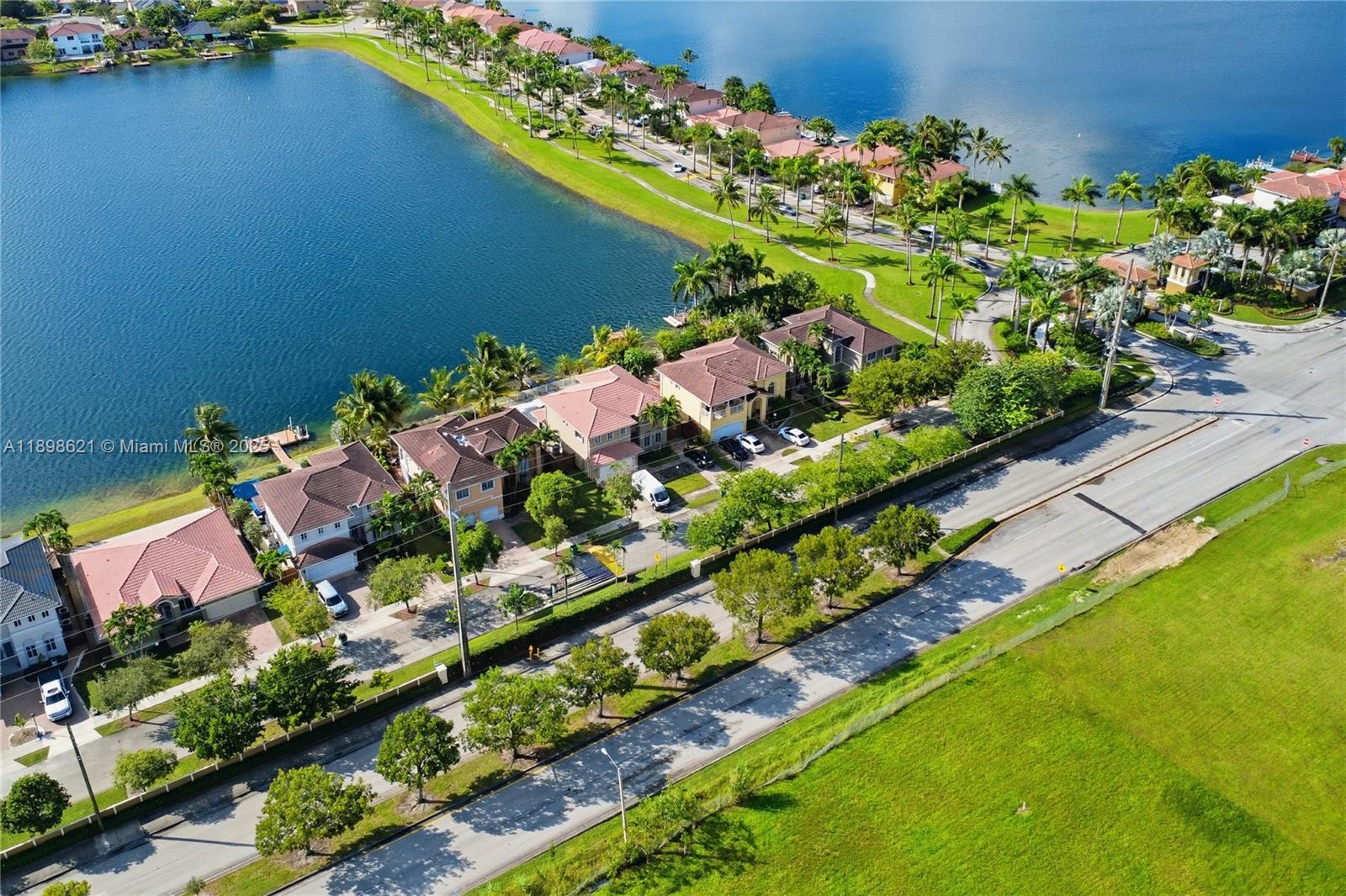 TWIN LAKE SHORES EAST - Residential