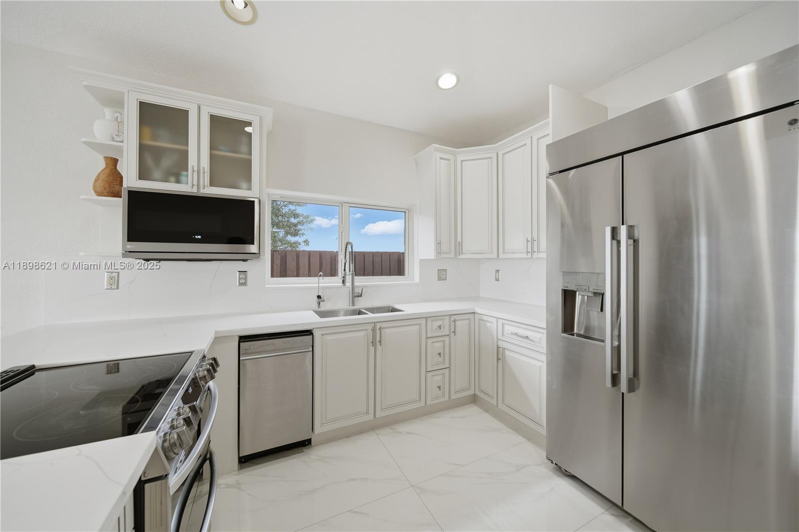 TWIN LAKE SHORES EAST - Residential