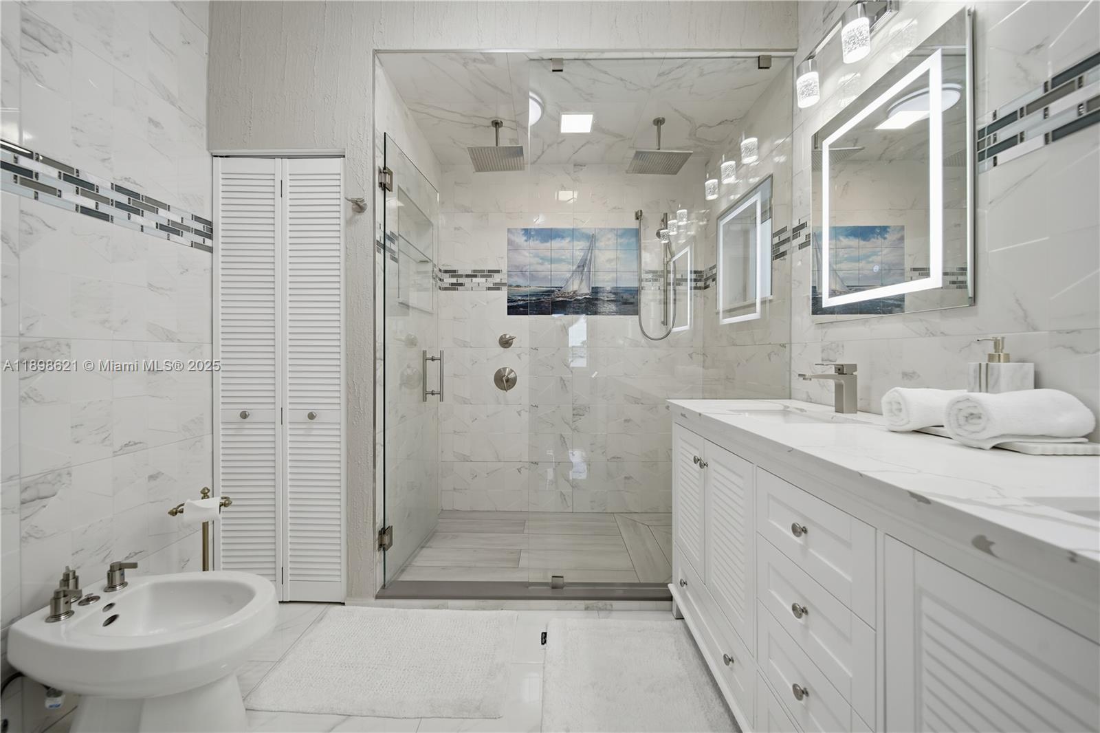TWIN LAKE SHORES EAST - Residential