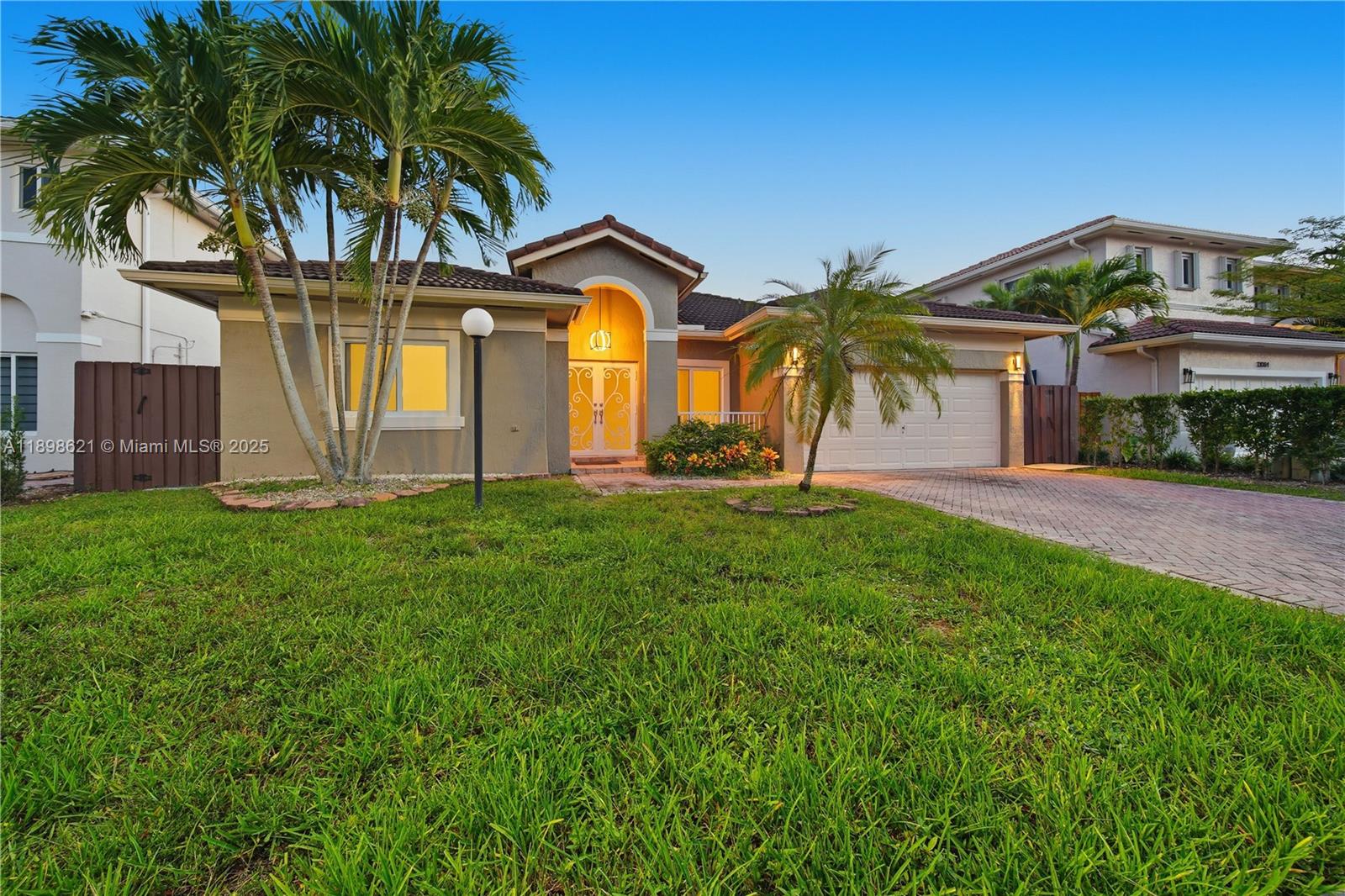 TWIN LAKE SHORES EAST - Residential