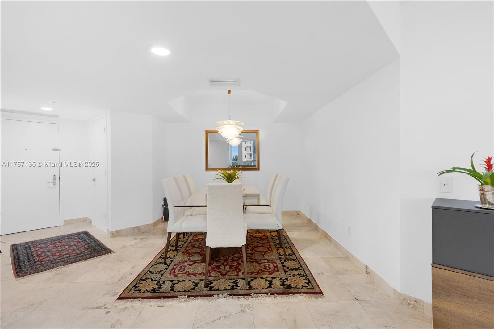 SOUTH TOWER AT THE POINT - Residential