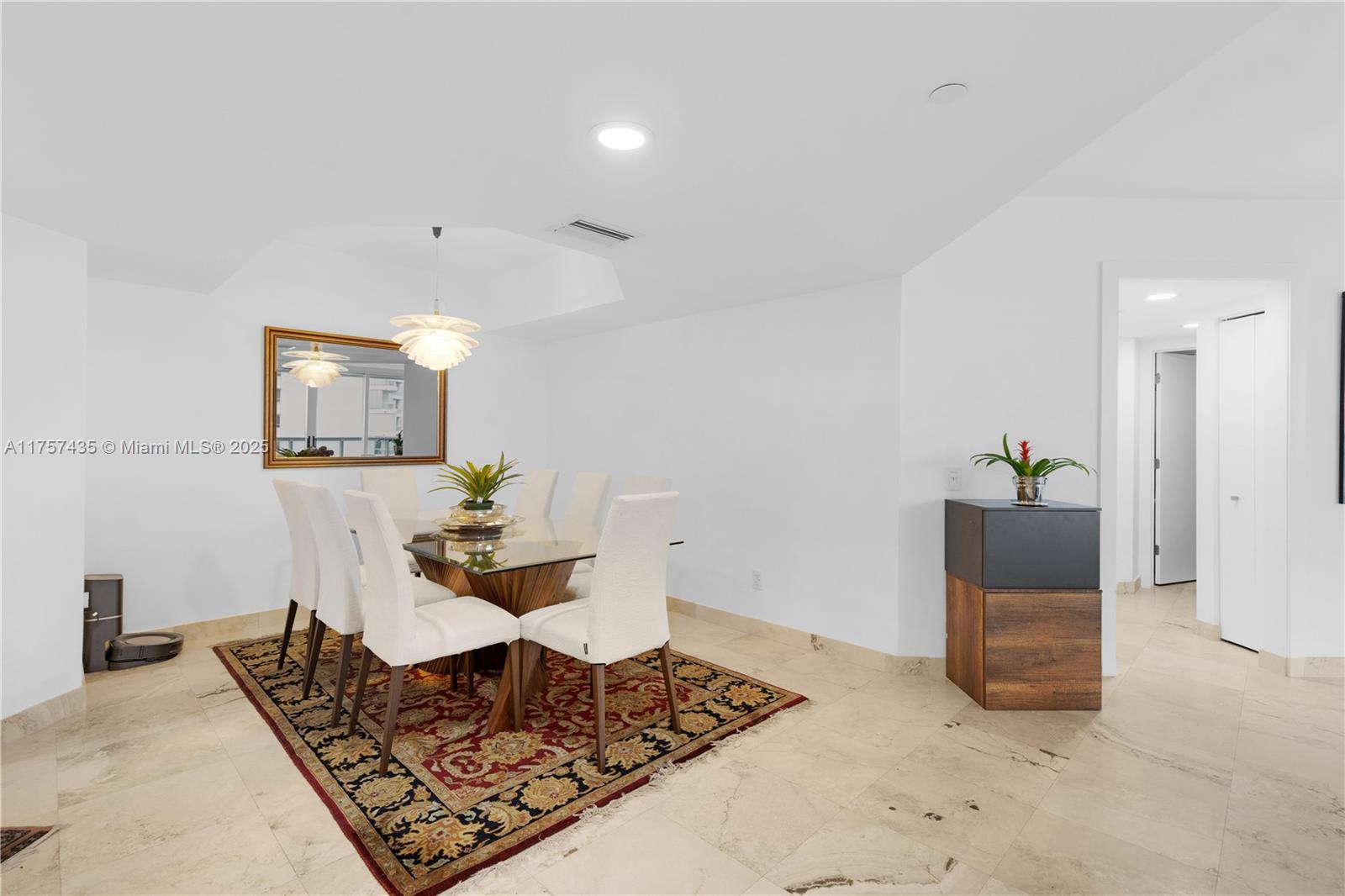 SOUTH TOWER AT THE POINT - Residential