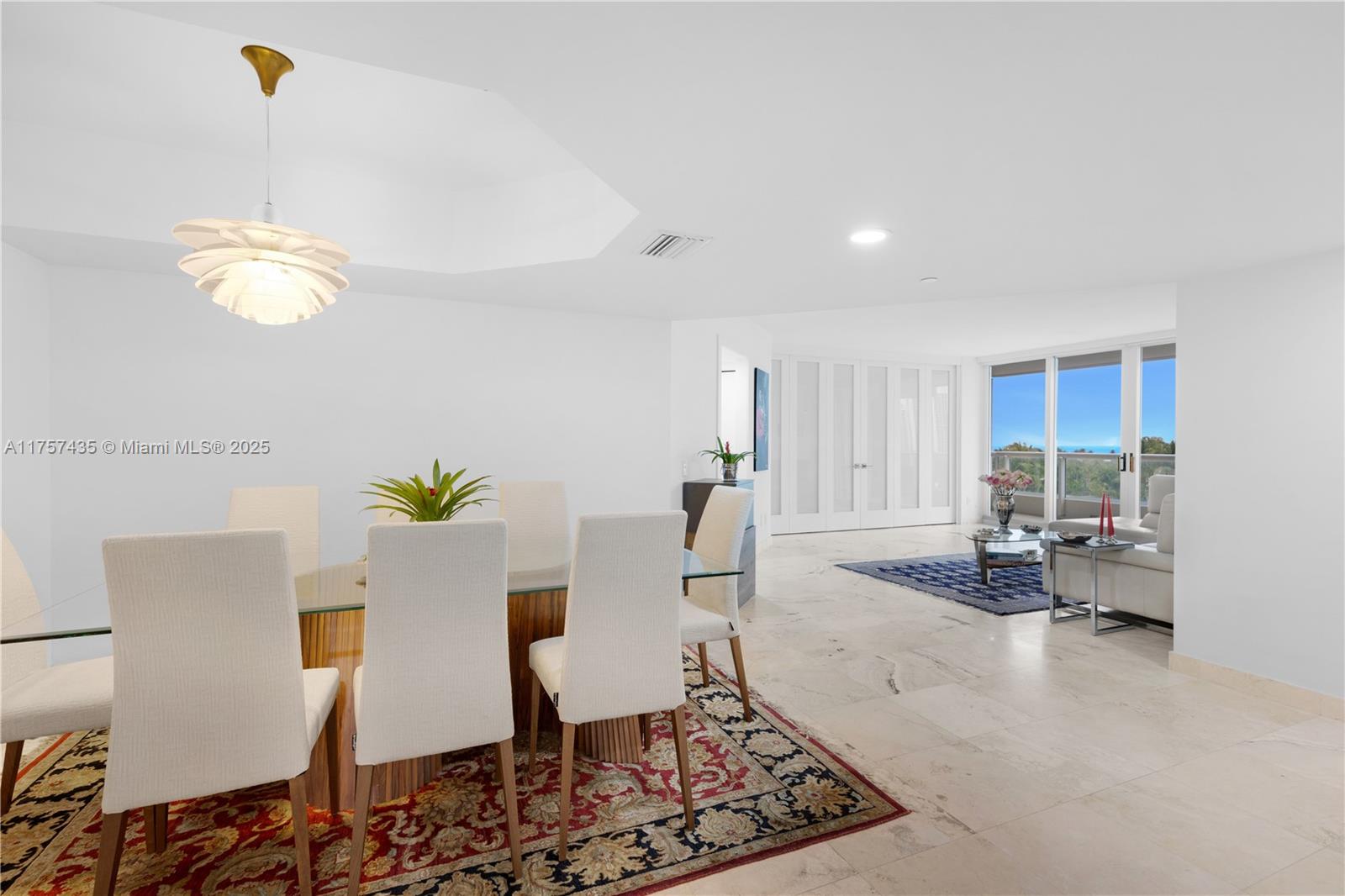 SOUTH TOWER AT THE POINT - Residential