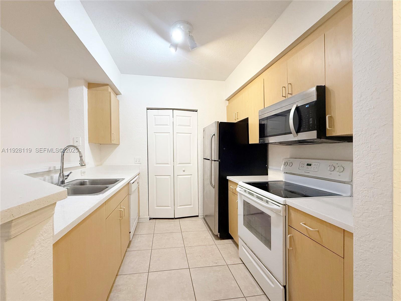 BELMONT AT NORTH LAUDERDA - Residential Lease