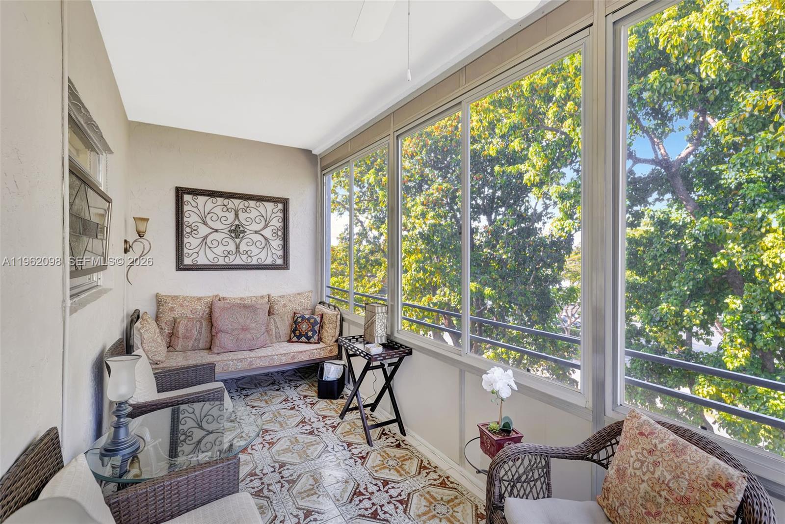 SAPPHIRE CONDO - Residential