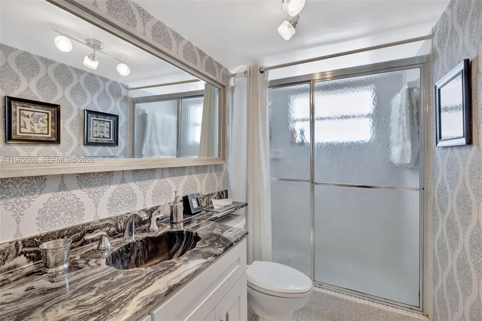 SAPPHIRE CONDO - Residential