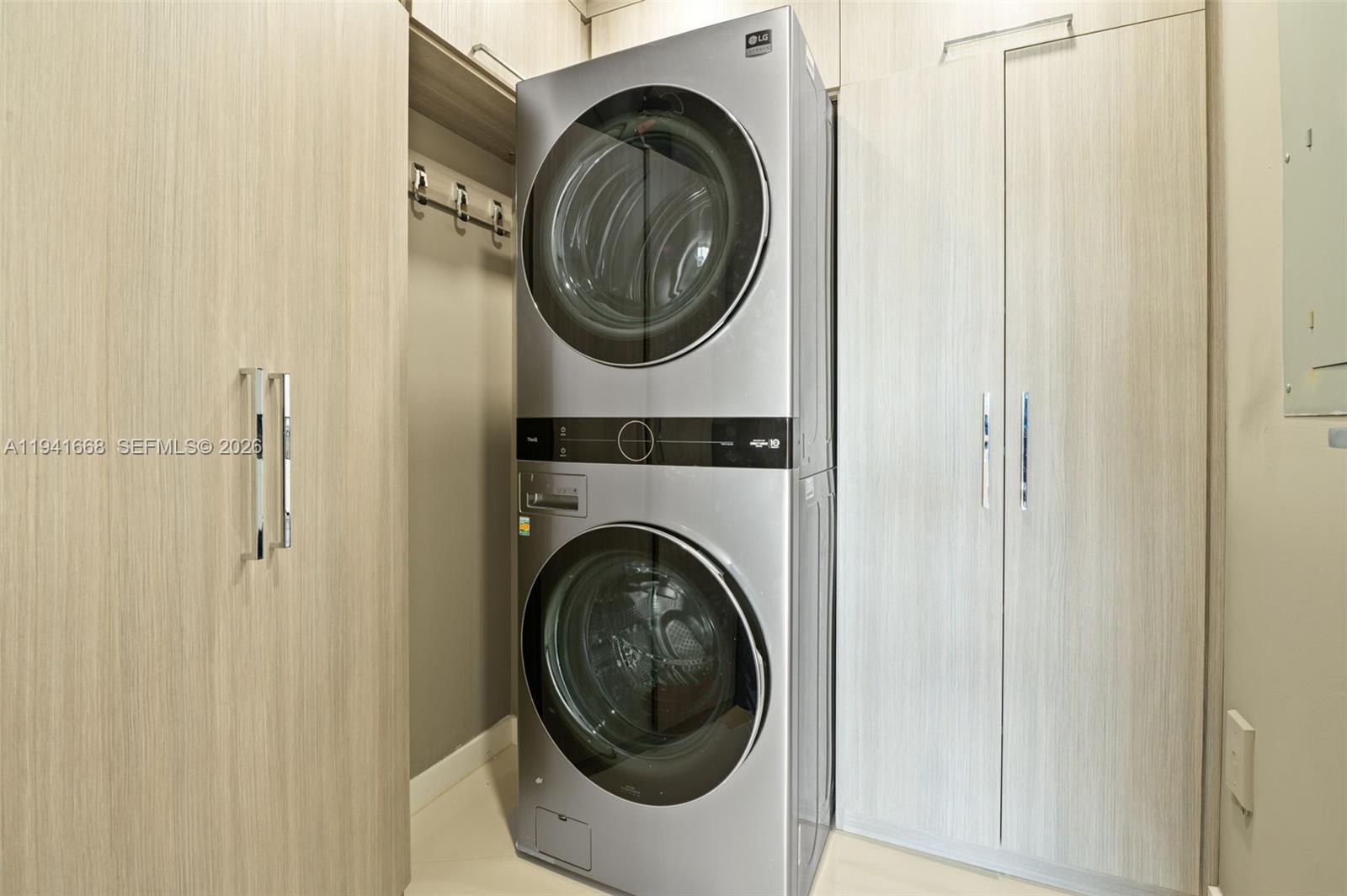 MAJESTIC TOWER - Residential