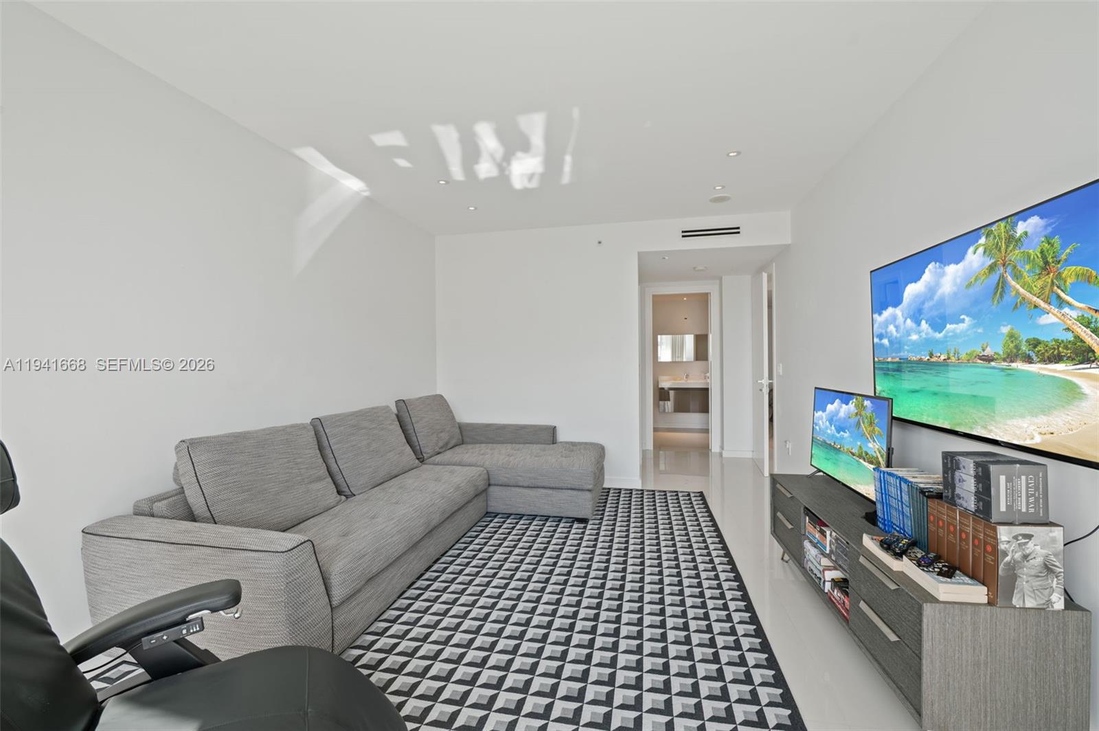 MAJESTIC TOWER - Residential