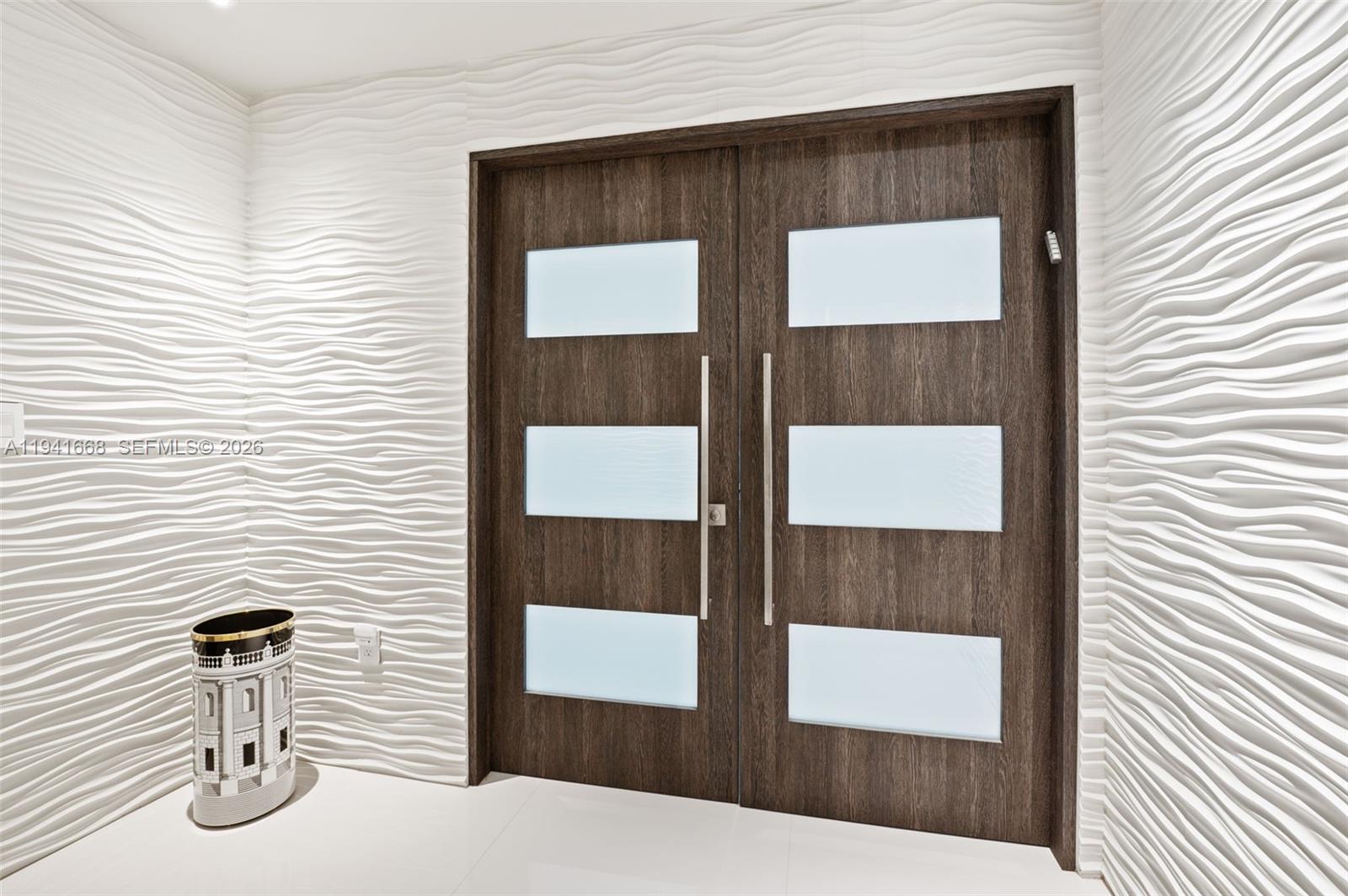 MAJESTIC TOWER - Residential