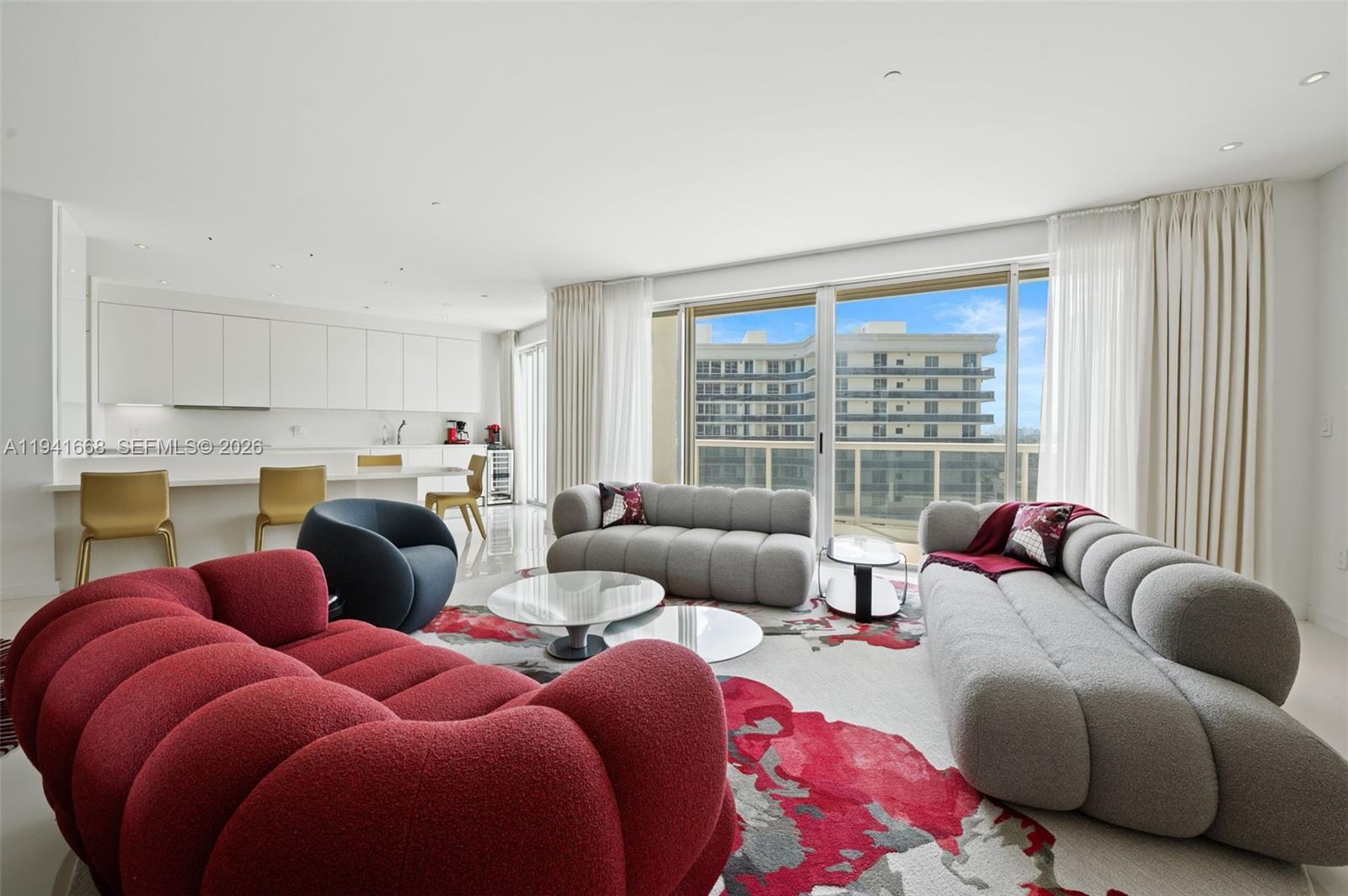 9601 Collins Ave 908