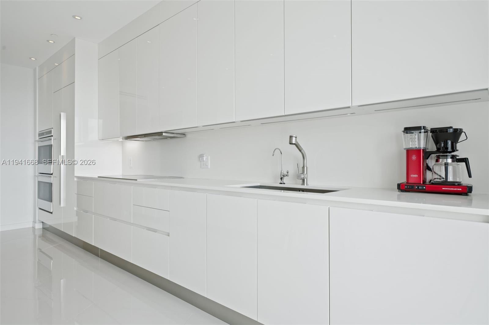 MAJESTIC TOWER - Residential