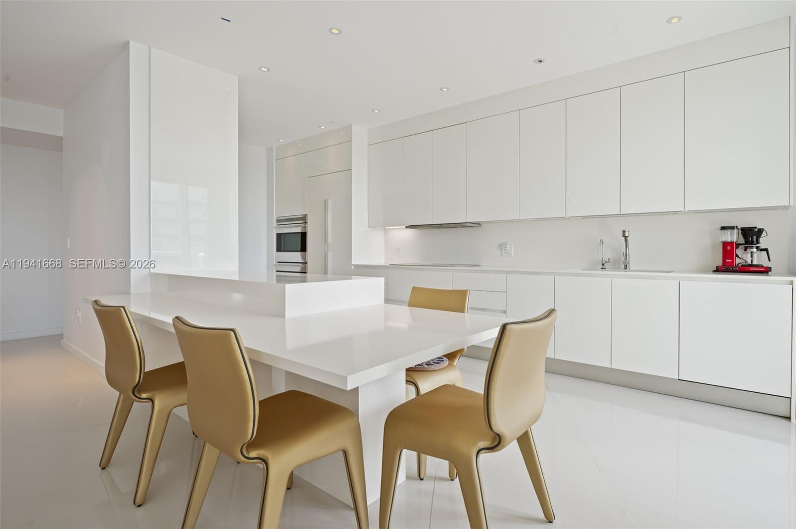 MAJESTIC TOWER - Residential