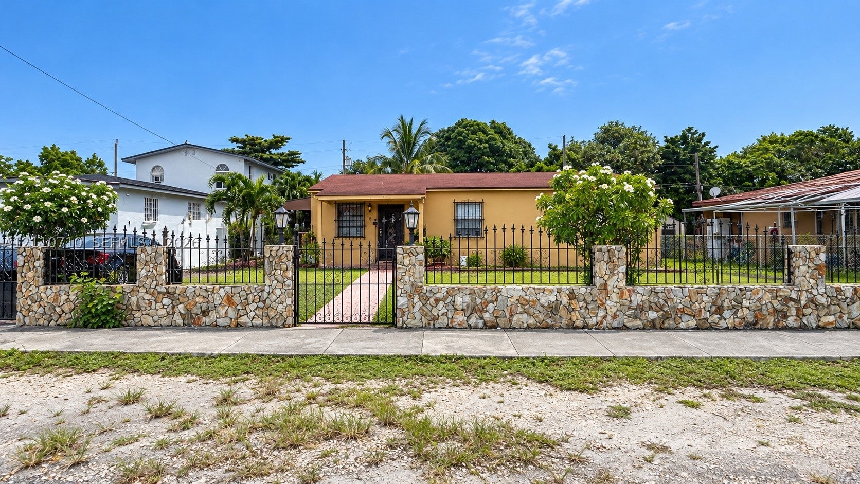 751 E 35th St, Hialeah FL 33013
