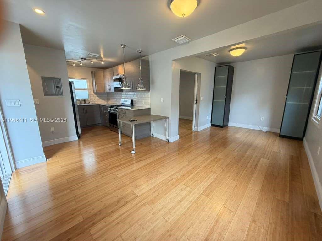 C GAB DOUGLAS SEC - Residential Lease