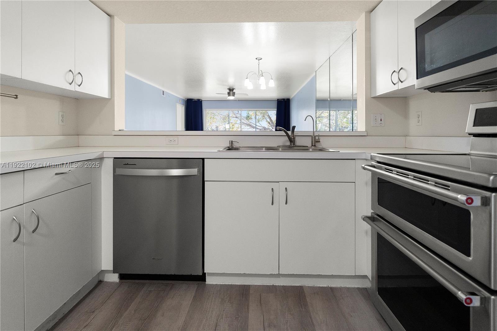 VICTORIA LAKES - Residential