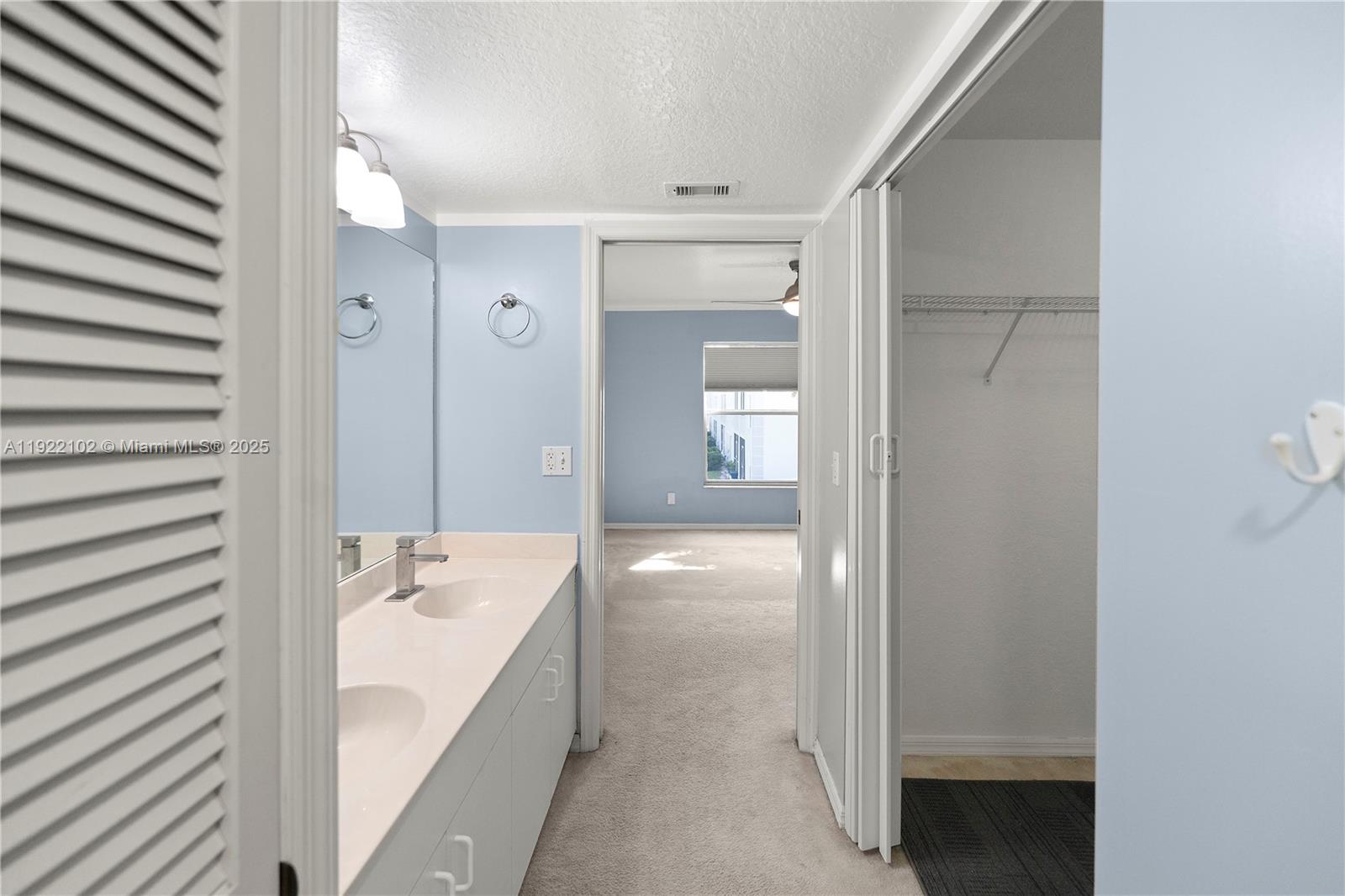 VICTORIA LAKES - Residential