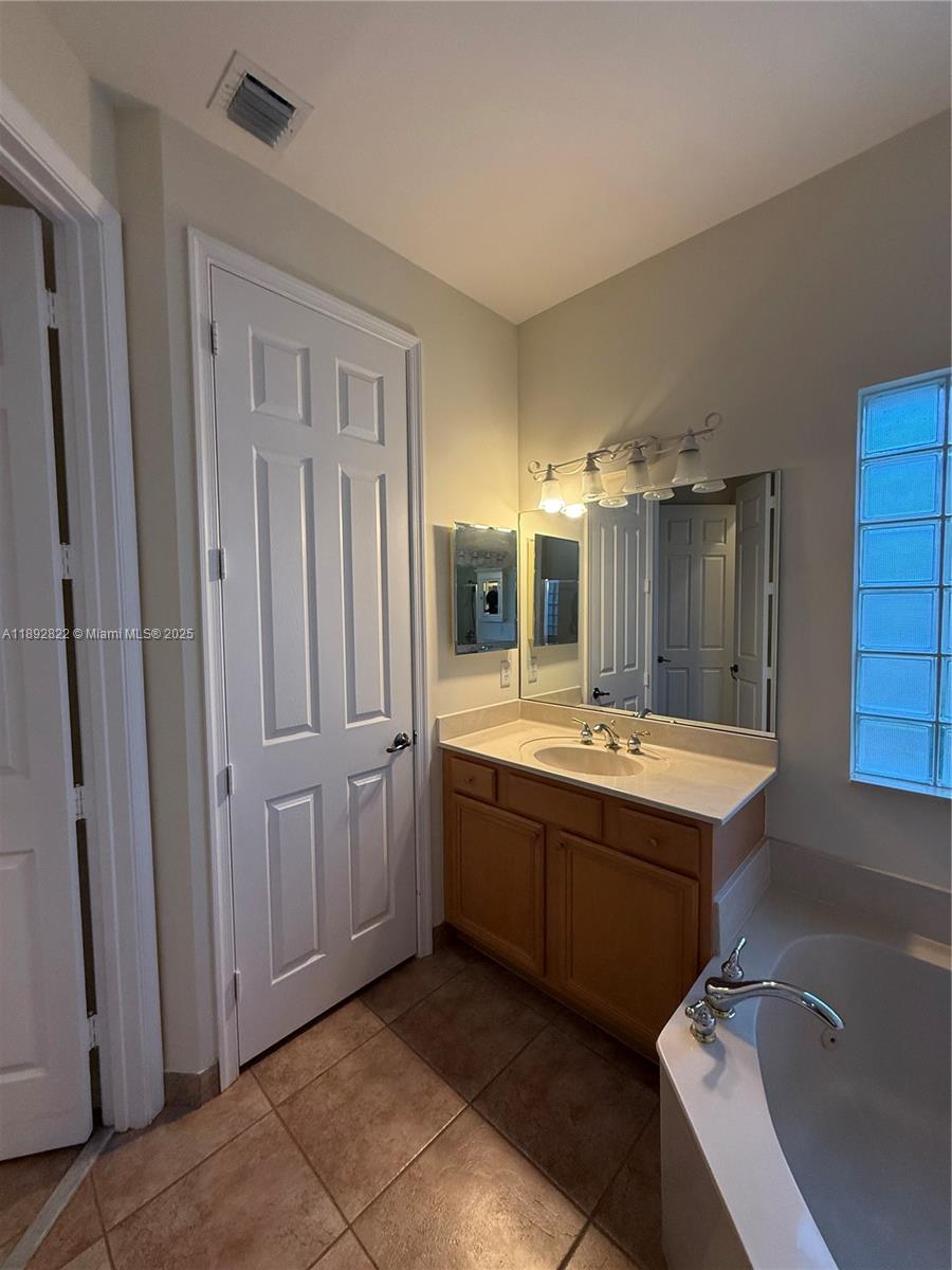 ABERDEEN 26 - Residential