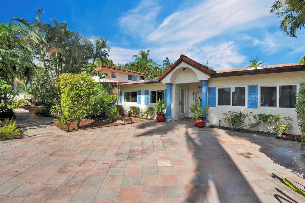 Photo of 812 Chukker Rd #4, Delray Beach, FL 33483 (MLS # A11855459)