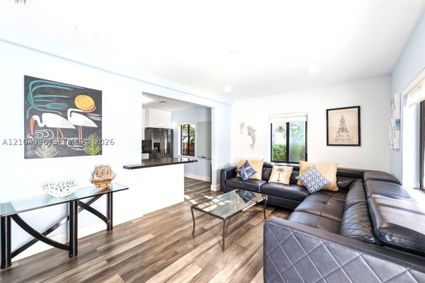 3134 CARTER ST # 1, MIAMI, FL 33133 - Image ccf986f2ec53f1bb2fd0a9388d1012a3/4061755628