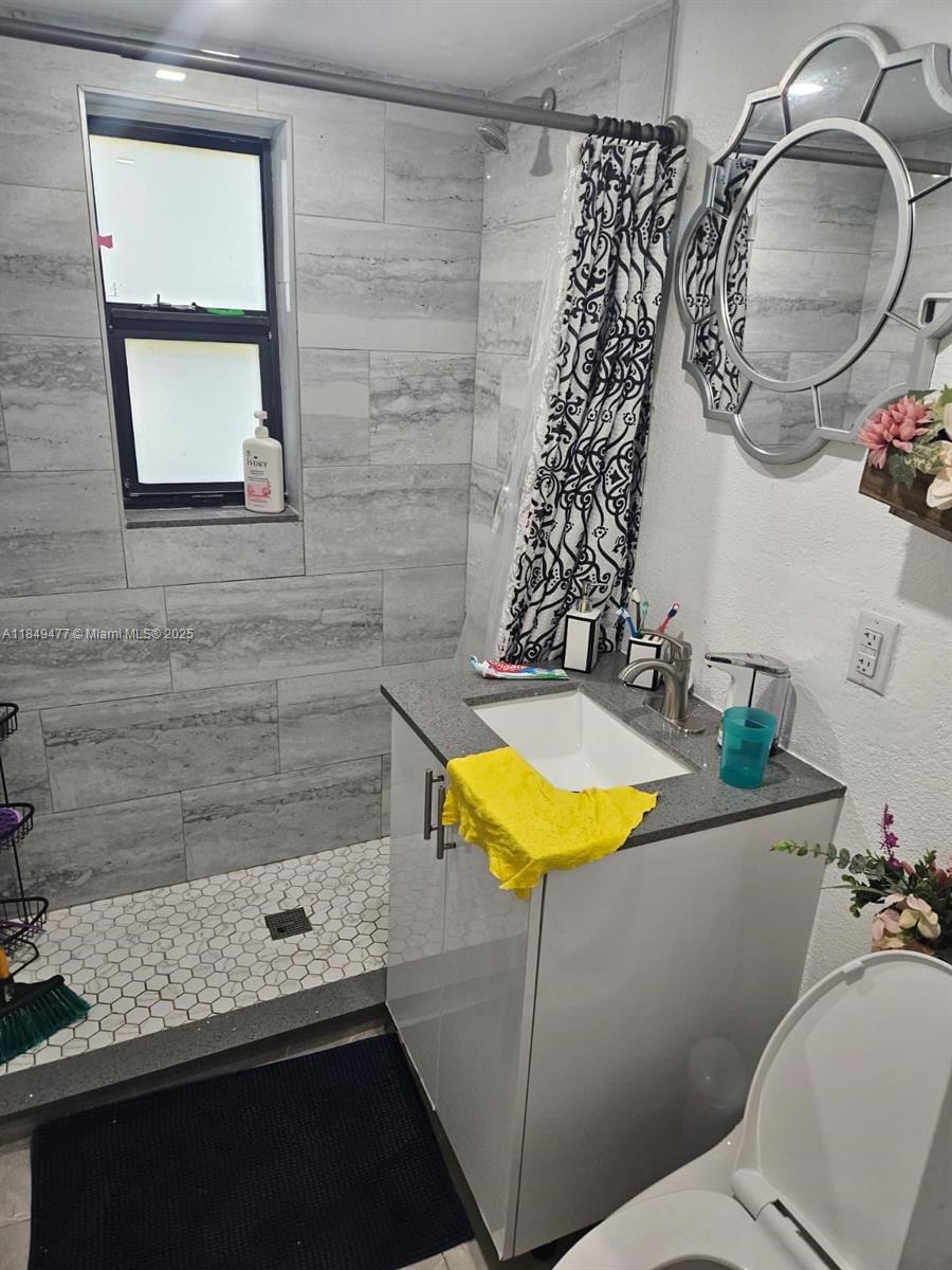 351 E 4th Ave 4, Hialeah, FL, 33010/$249,900 2 351 E 4th Ave 4