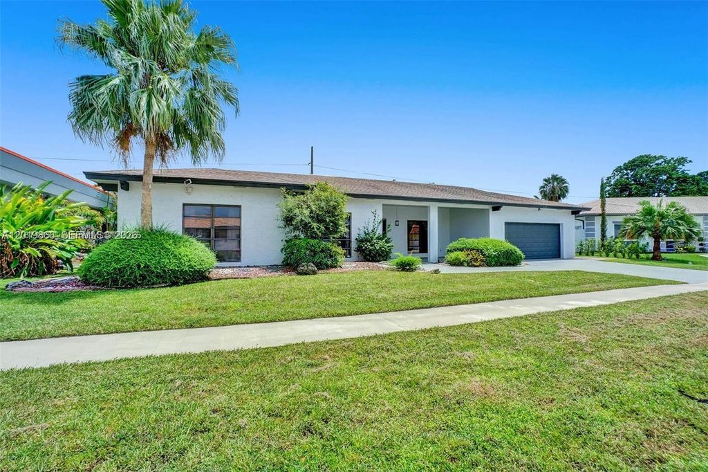 Photo of 16610 Royal Poinciana Ct, Weston, FL 33326 (MLS # A12019866)