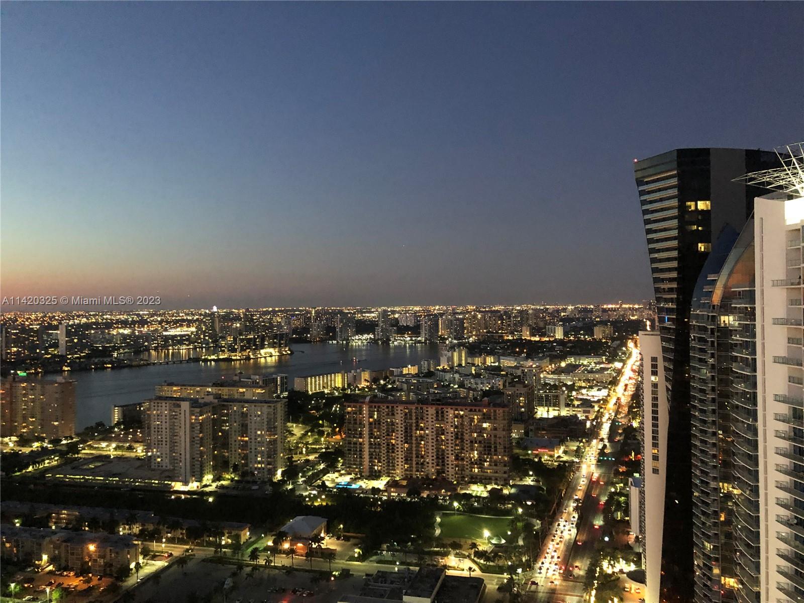 JADE SIGNATURE CONDO - Residential