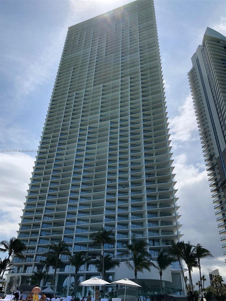 This 5 Bedroom/6.5 Bath+ Family+ Double living+ Informal Dining+ Master Sitting+ Service Quarters South East west corner is one of the largest units in the building encompassing half the floor on the 43rd floor, Designer ready, Never lived in blank canvas to build your own home in the sky.
Square footage from Developer Floor plans Interior 4,897 SQ.FT. 455 SQ. M 
Outdoor 'living Area 1454 SQ.FT.135 SQ.M this is not to be relied upon and measurements should be made by perspective buyers should do their due diligence on actual measurements as they differ on tax roll.