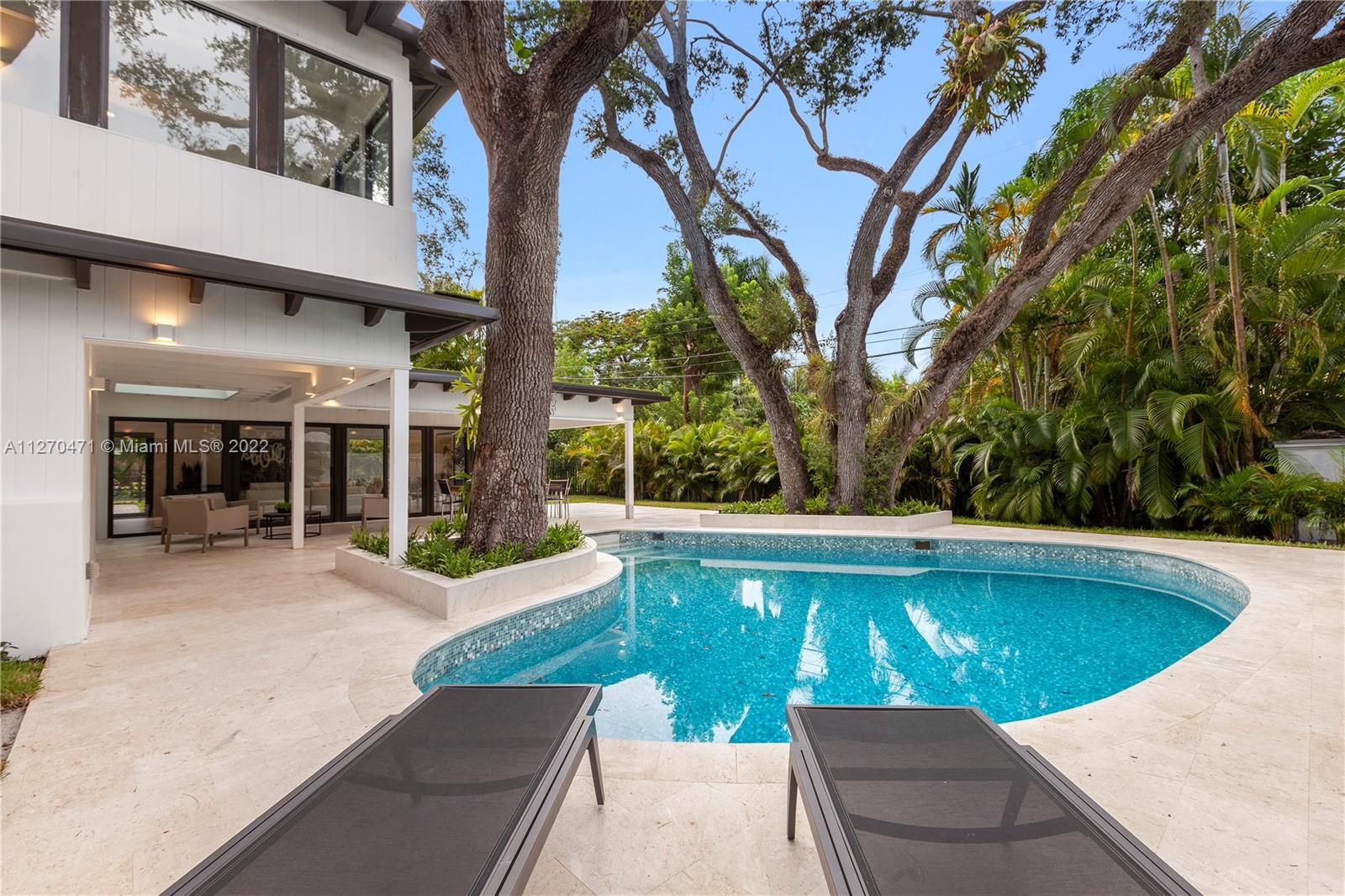COCONUT GROVE MANOR - Residential