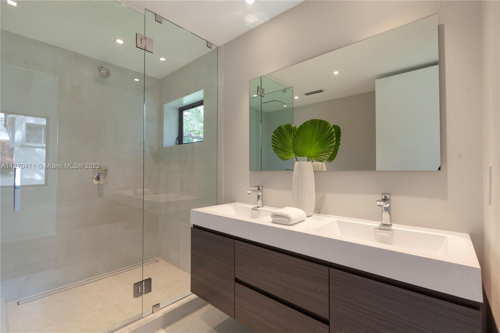 COCONUT GROVE MANOR - Residential
