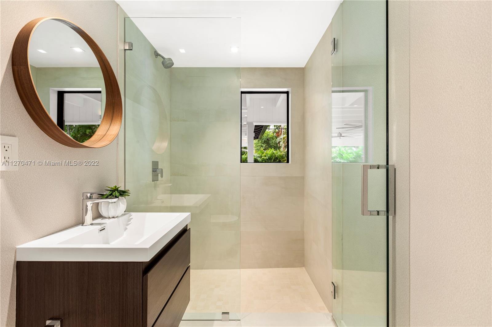 COCONUT GROVE MANOR - Residential